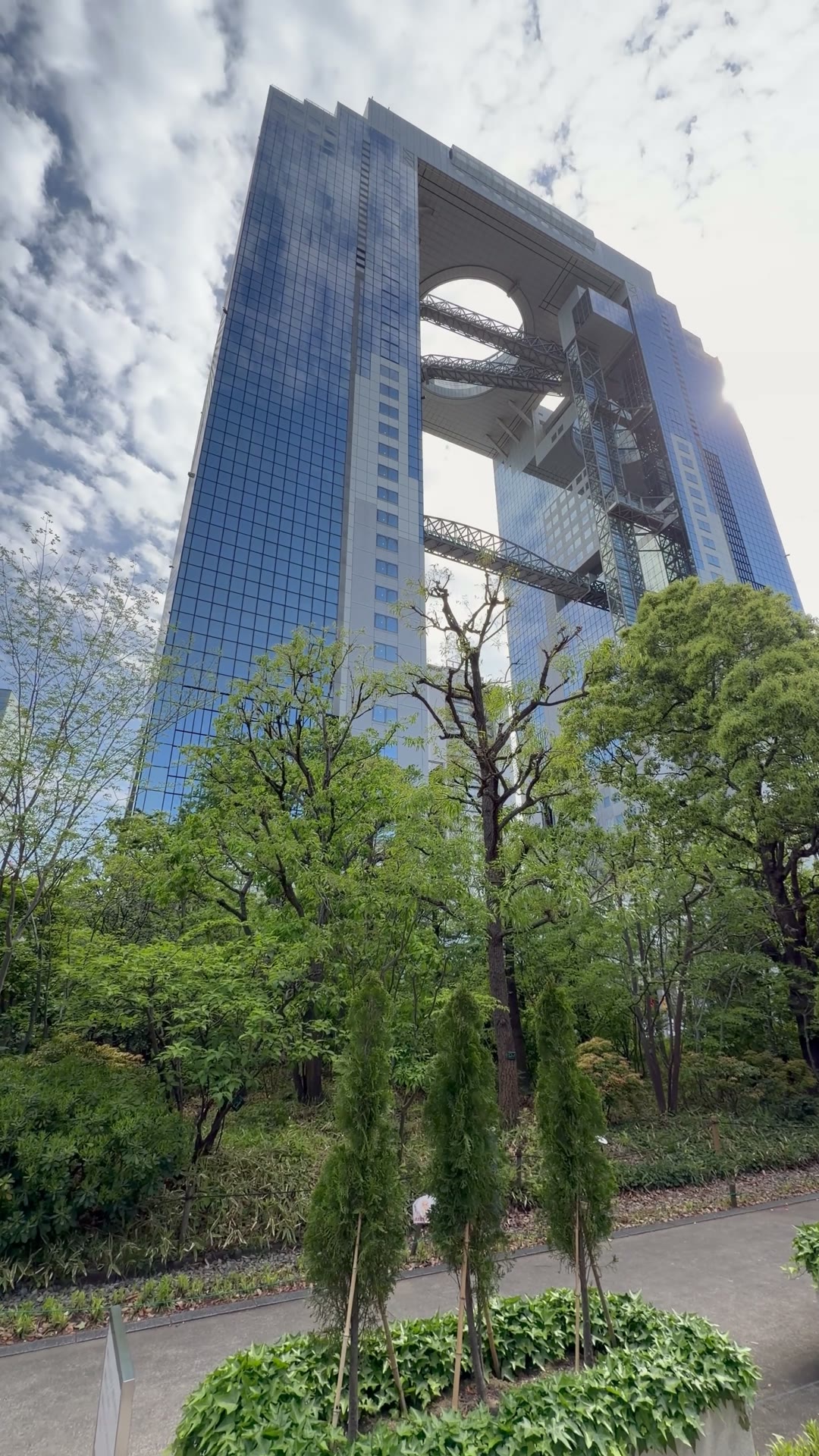 大阪・梅田の街並み(仮素材)